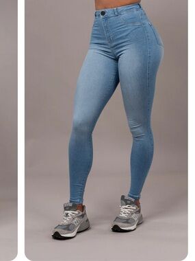 FITJEANS Arctic Light Blue High-Rise Denim (Medium)